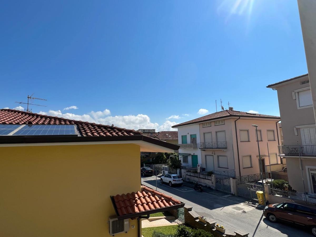 Villa Sophia Mare 1 Lido di Camaiore Exterior photo